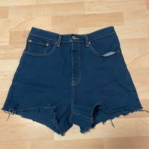 Levi’s rib cage shorts